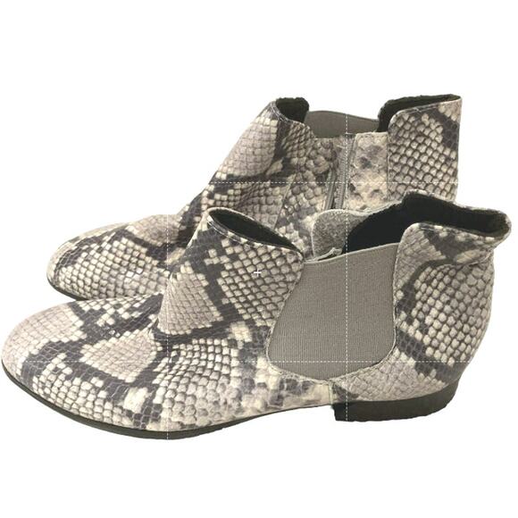 Munro Snakeskin Print Cate Side Zip Leather Ankle Boots Sz 9M Grey and Black NWT - Picture 2 of 8